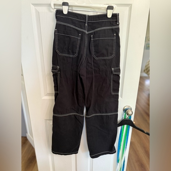 H&M Divided Black Cargo Pants Women’s Size 4 – Contrast Stitch Utility Y2K Style - Picture 4 of 6